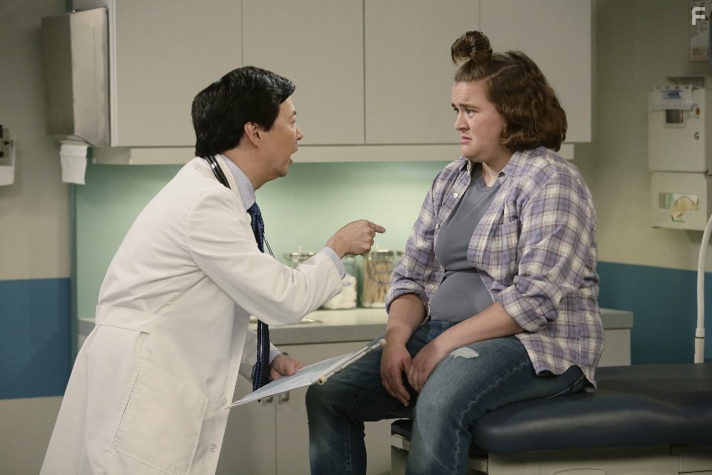 Ken Jeong and Betsy Sodaro in Доктор Кен (2015)
