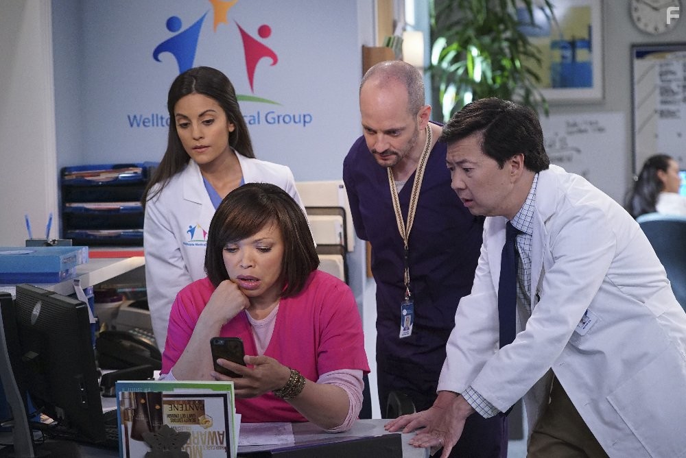 Tisha Campbell-Martin, Ken Jeong, Jonathan Slavin, and Kate Simses in Доктор Кен (2015)