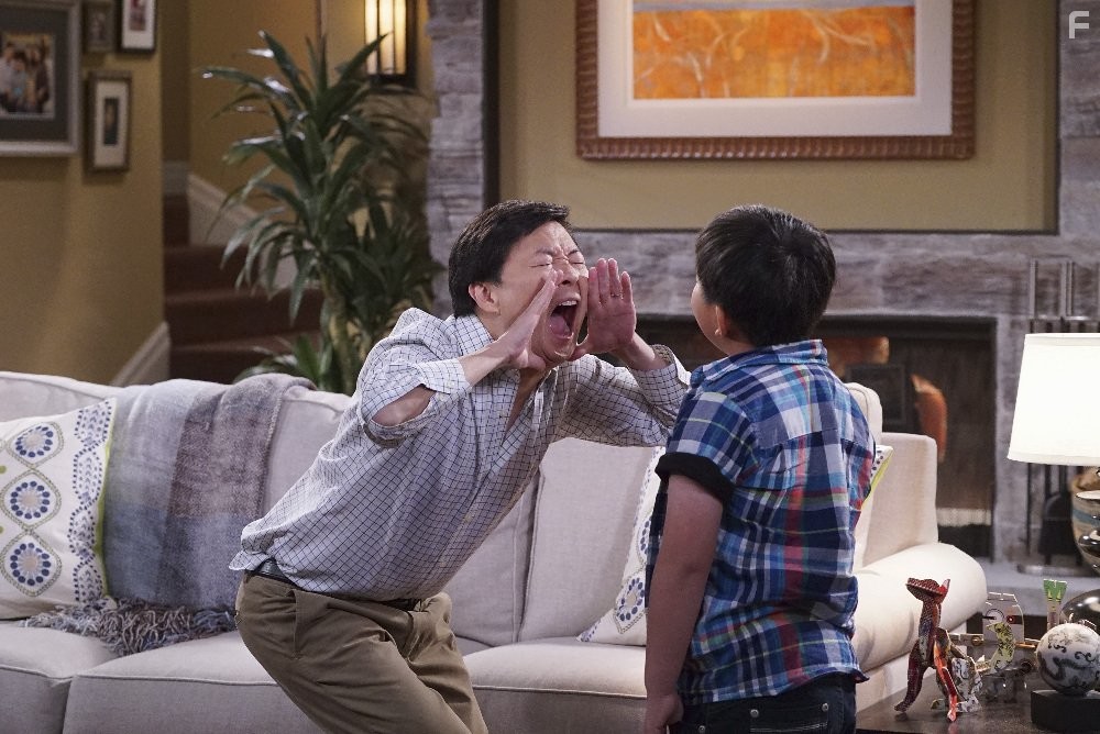 Ken Jeong and Albert Tsai in Доктор Кен (2015)