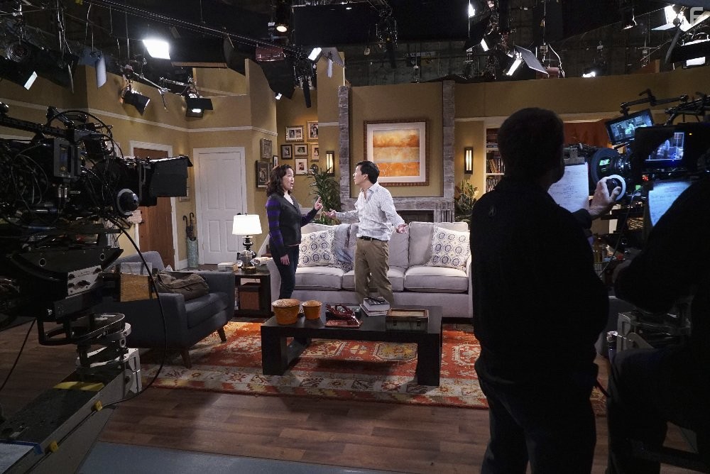 Ken Jeong and Suzy Nakamura in Доктор Кен (2015)