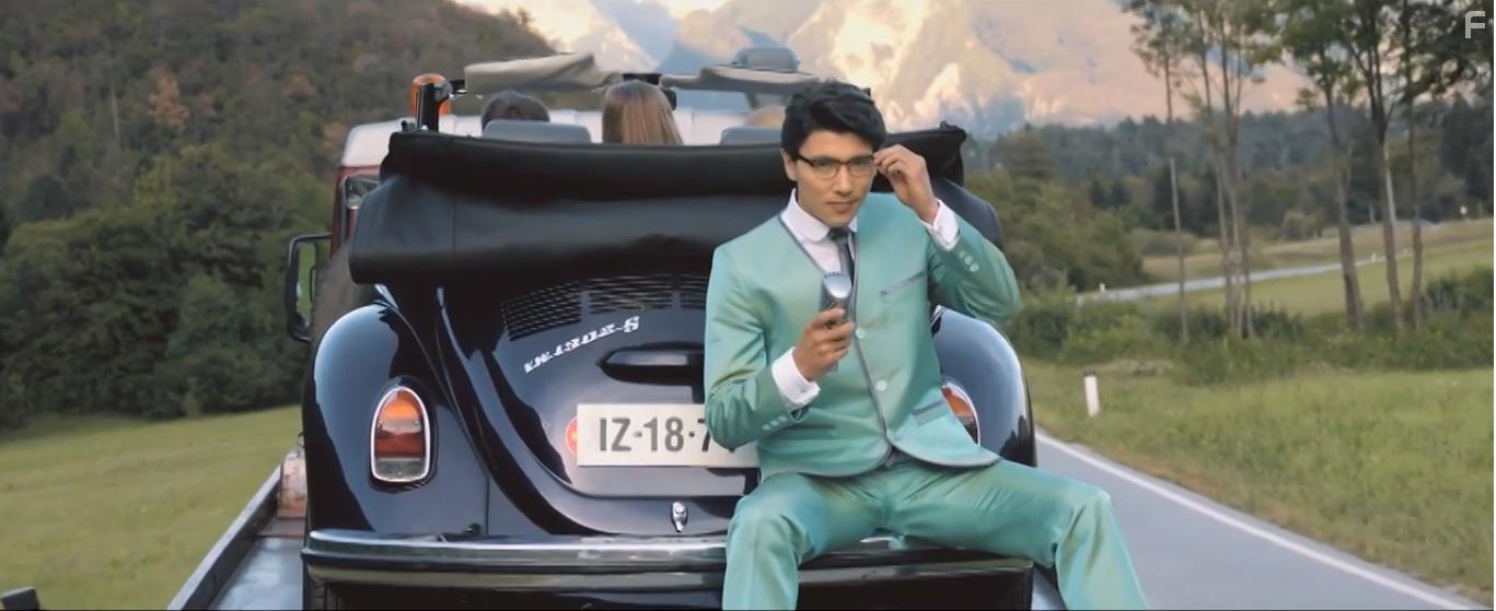 David Sakurai in Liza, a rkatndr (2015)