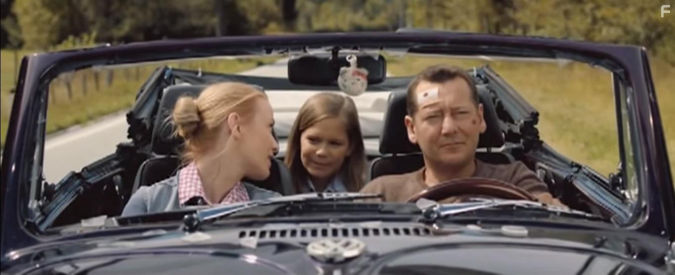 Szabolcs Bede Fazekas and Mnika Balsai in Liza, a rkatndr (2015)