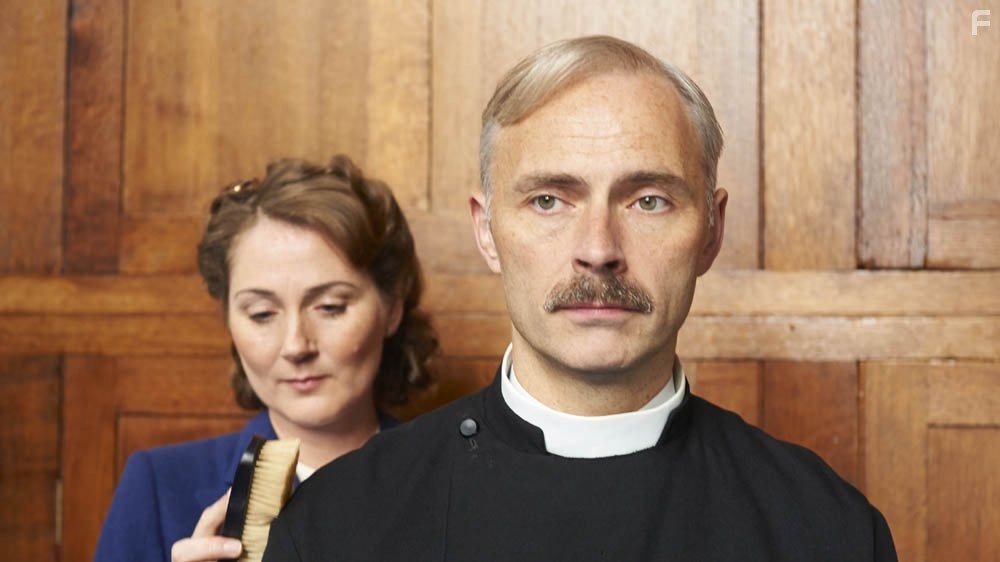 Ruth Gemmell and Mark Bonnar in Home Fires (2015)