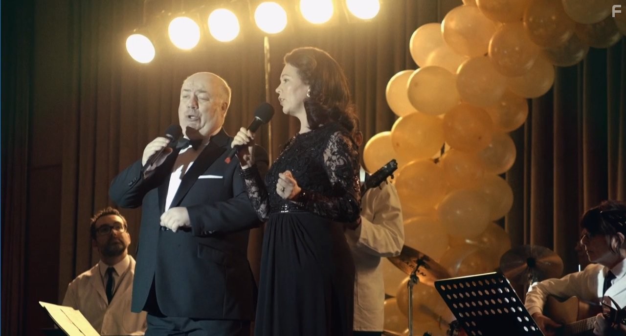 Olivia Colman and Garry Mountaine in Лобстер (2015)