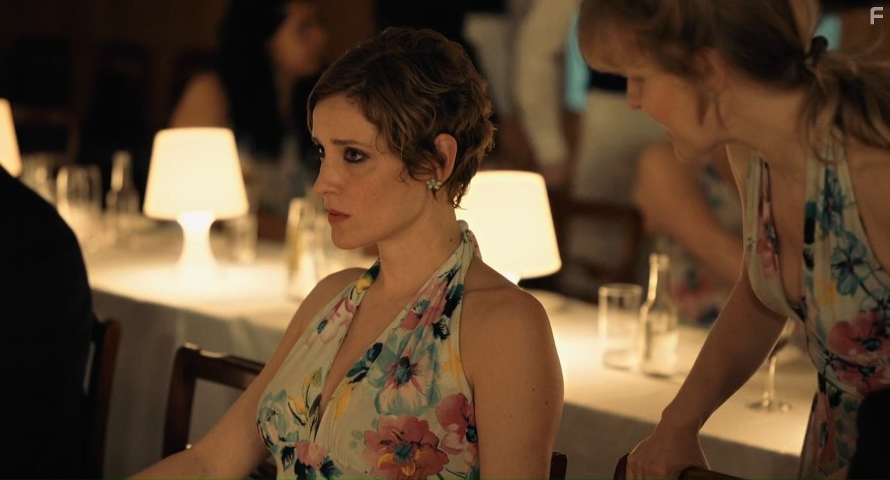 Ashley Jensen and Angeliki Papoulia in Лобстер (2015)
