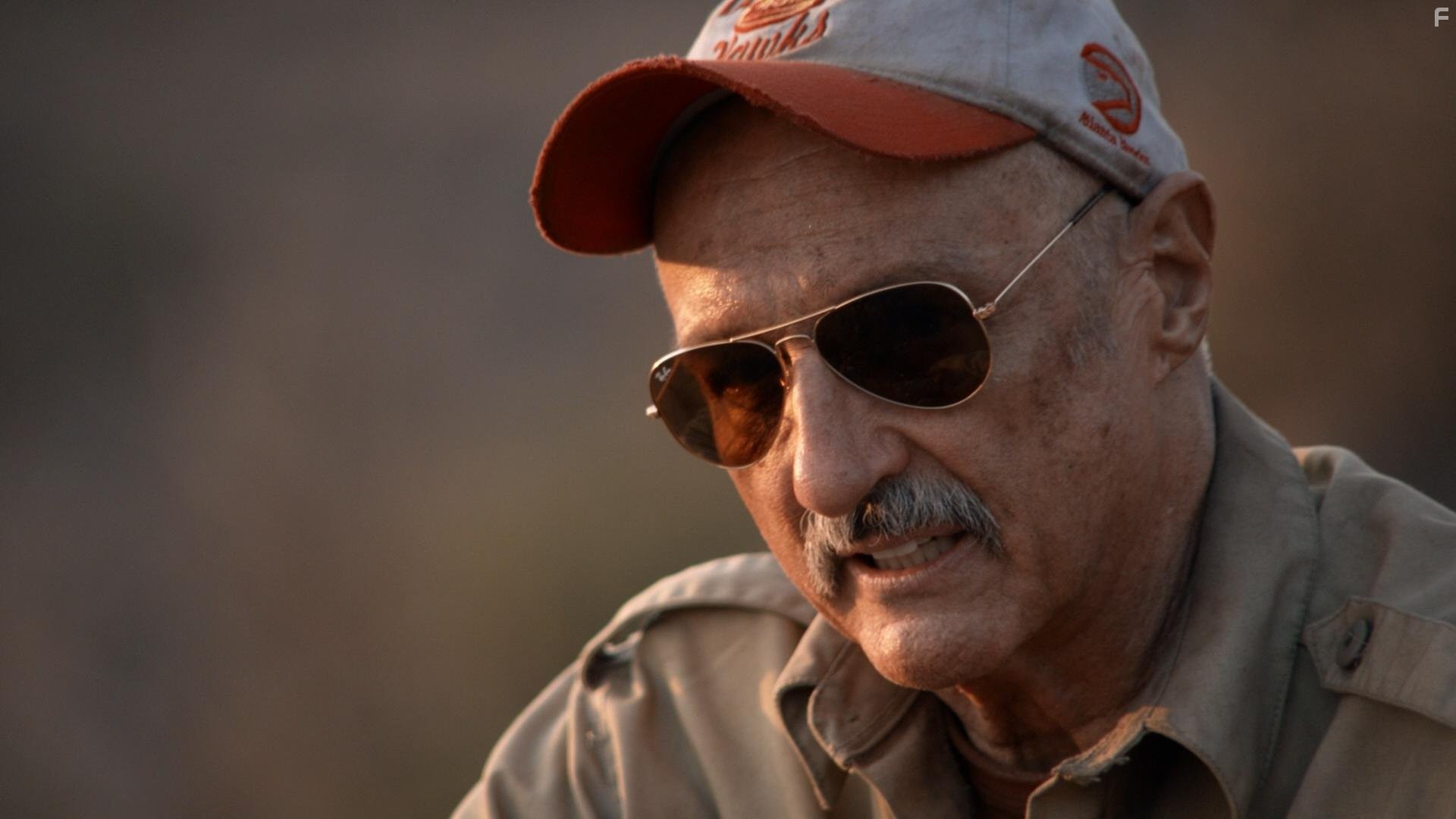 Michael Gross in Дрожь земли 5: Кровное родство (2015)