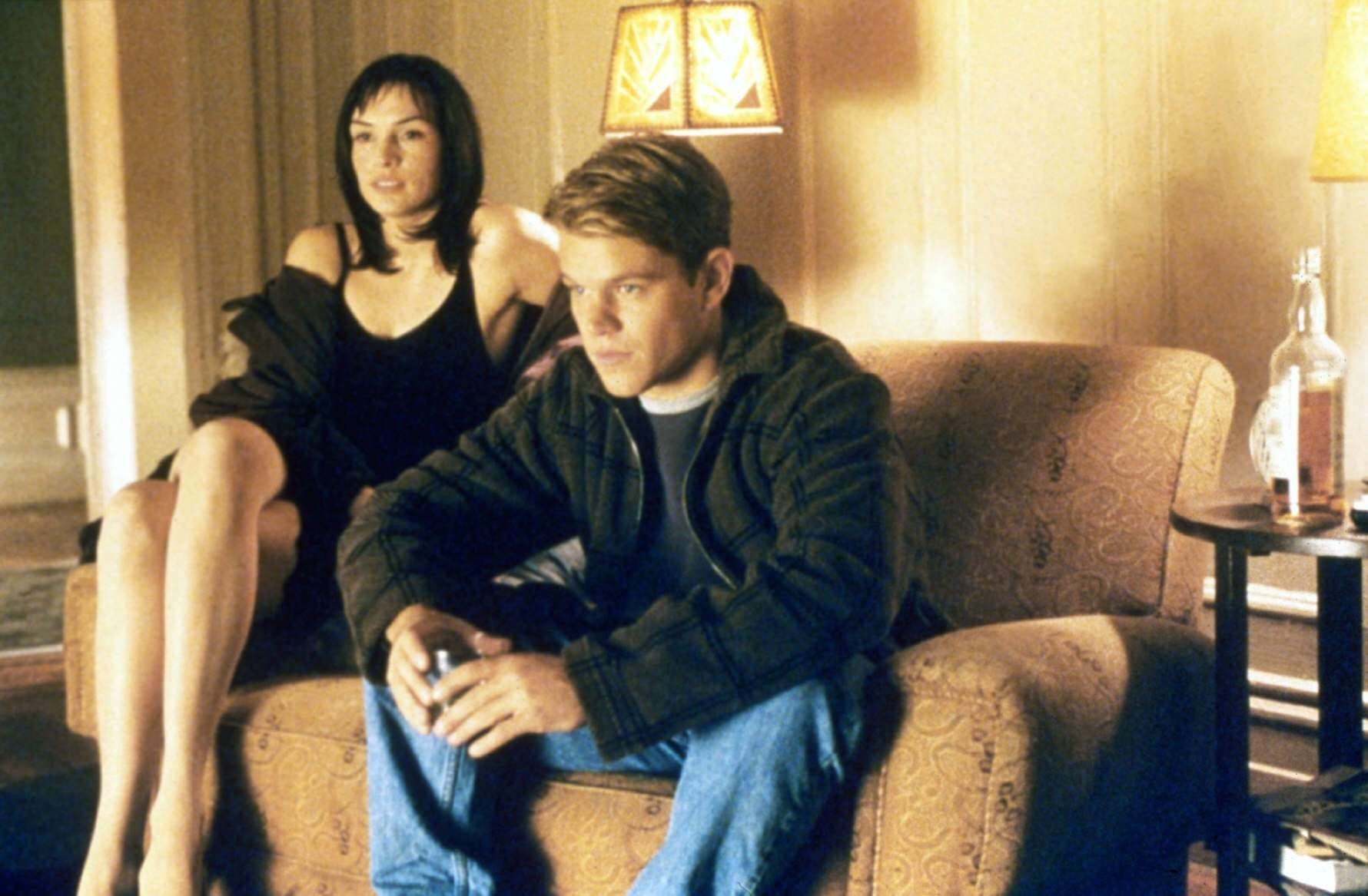 Matt Damon and Famke Janssen in Шулера (1998)