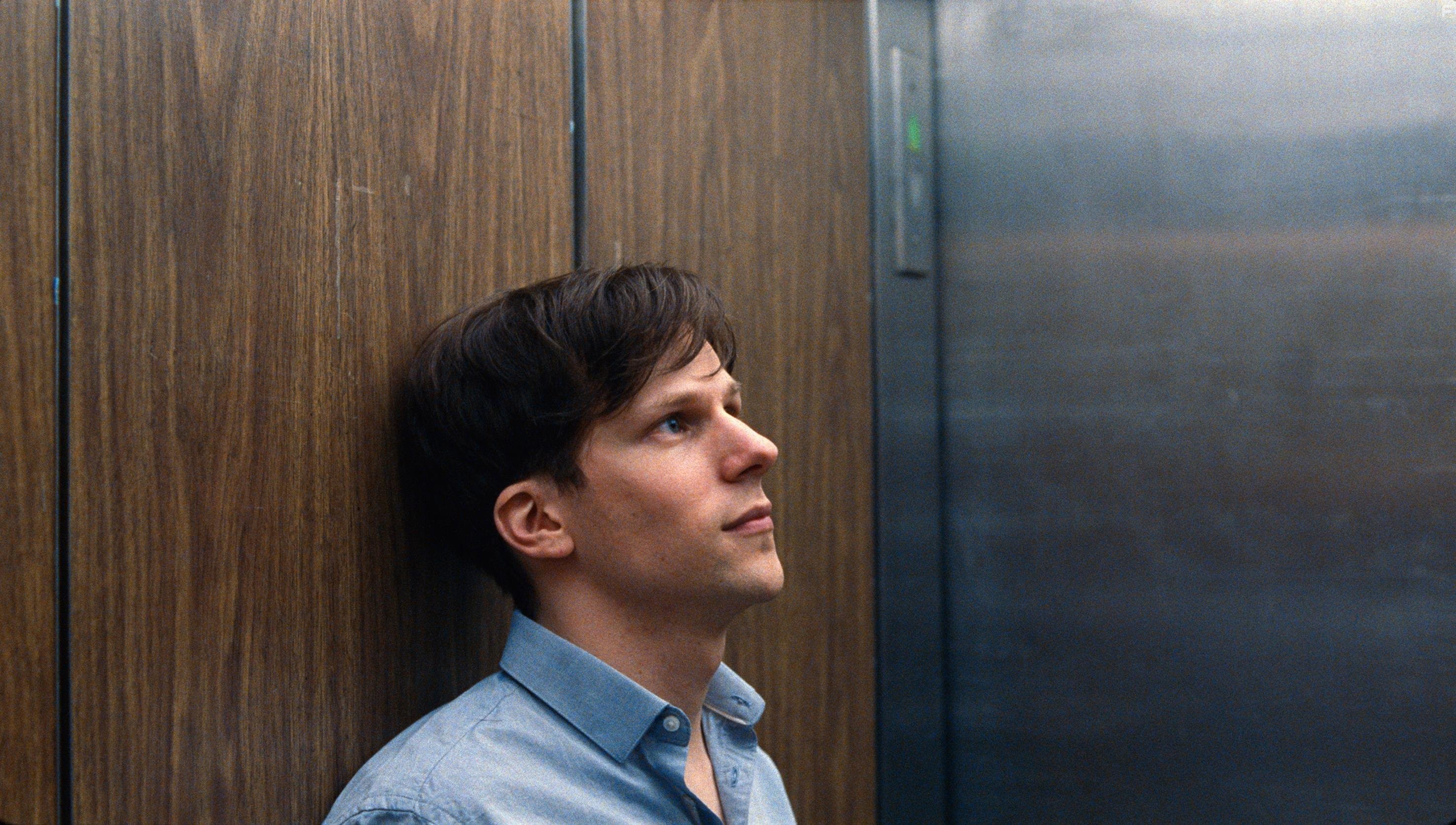 Jesse Eisenberg in Громче, чем бомбы (2015)