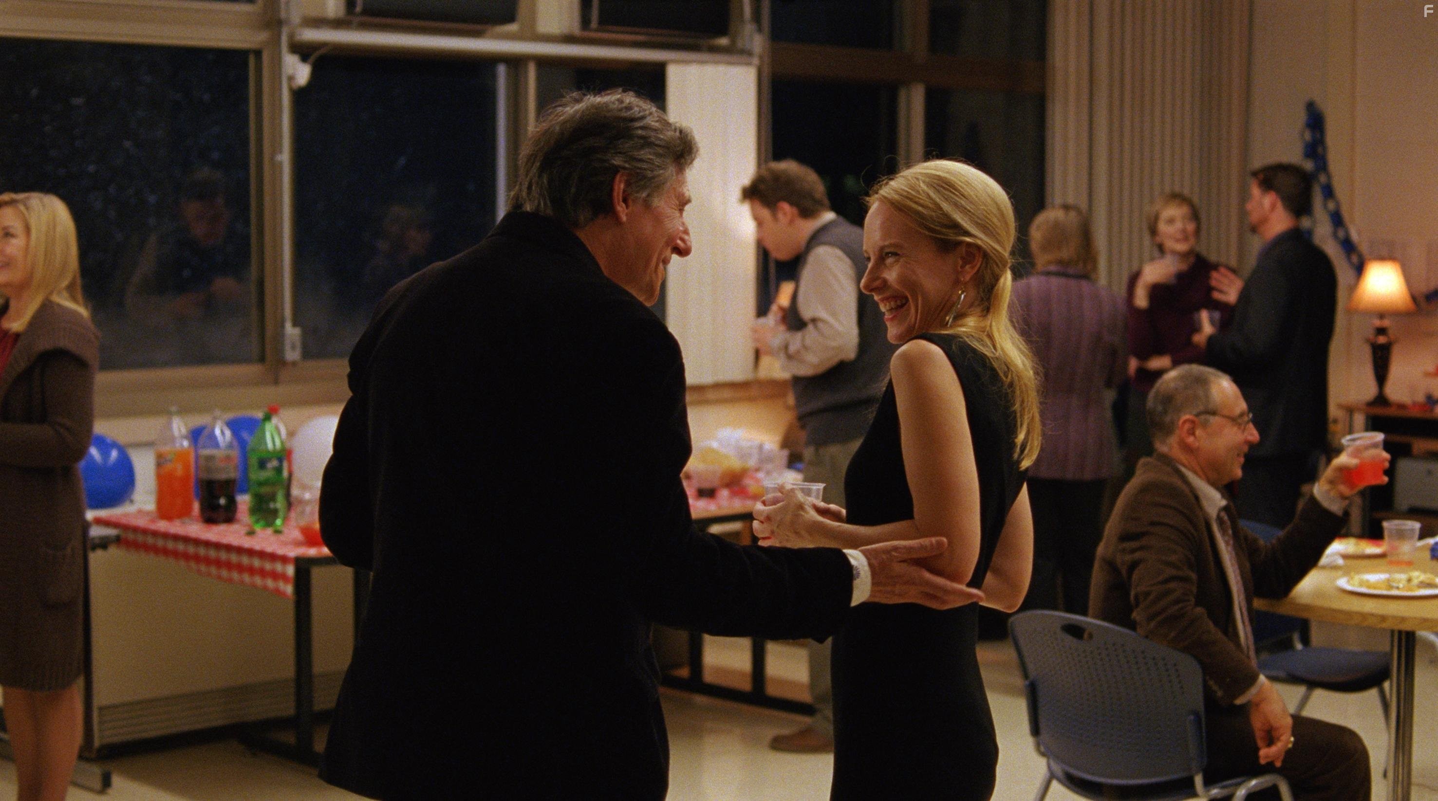 Gabriel Byrne and Amy Ryan in Громче, чем бомбы (2015)
