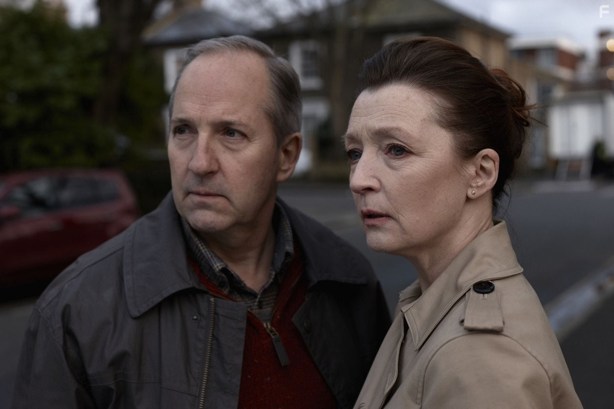 Michael Maloney and Lesley Manville in Ривер (2015)