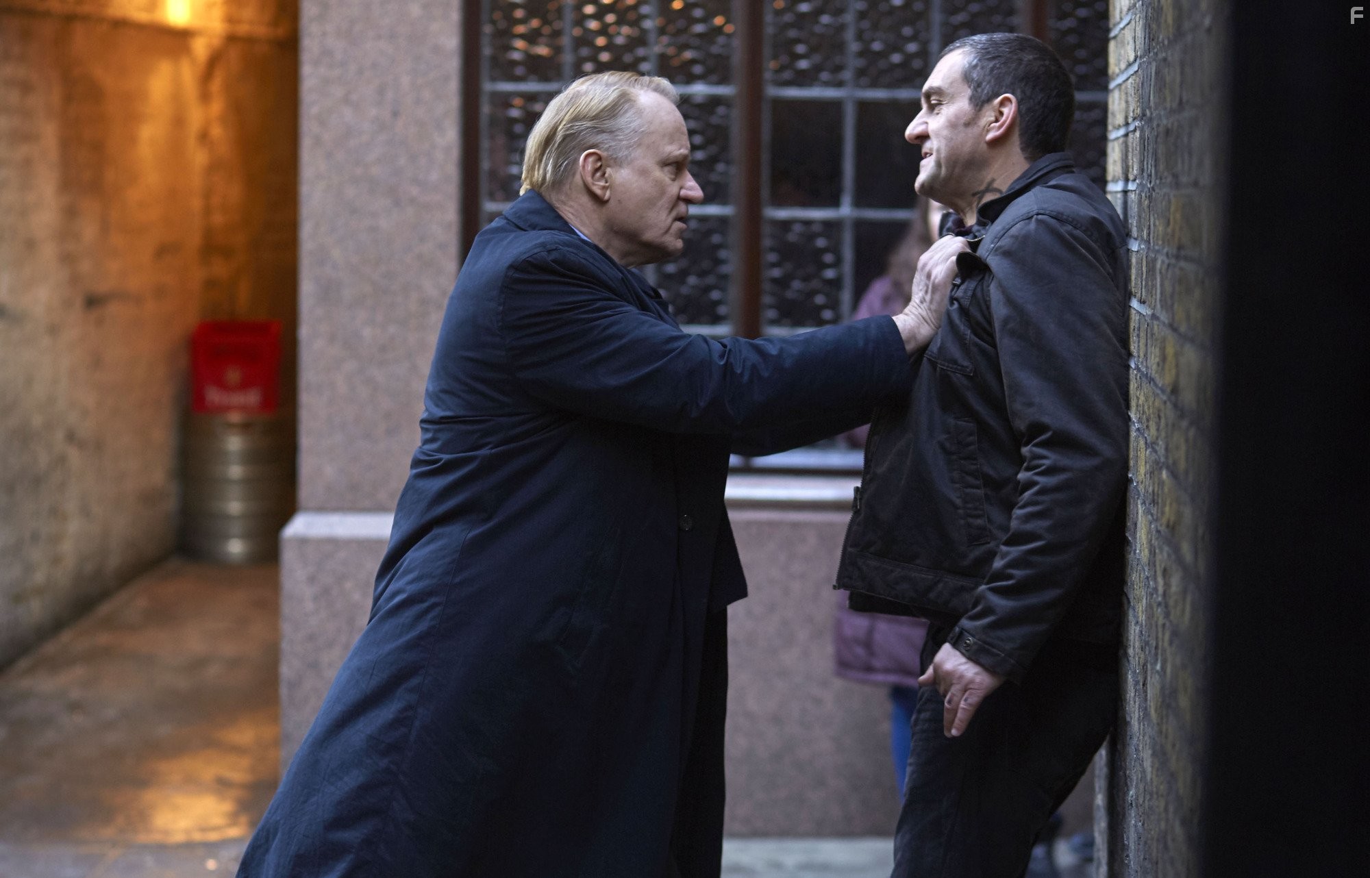 Stellan Skarsg?rd and Steve Nicolson in Ривер (2015)