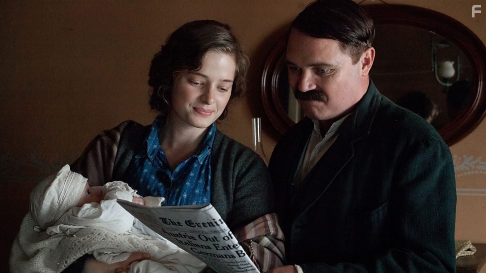 Alex Ferns and Erika Kaar in The Passing Bells (2014)