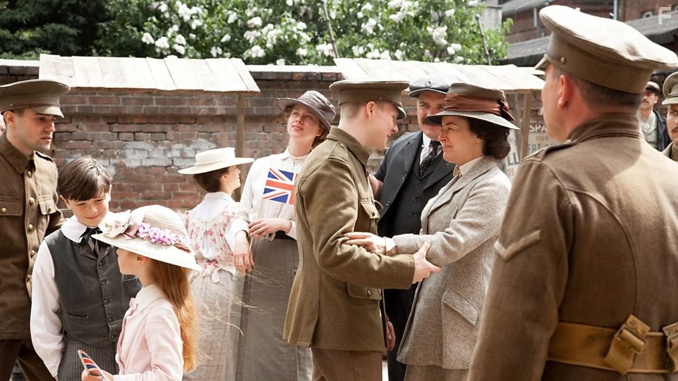 Amanda Drew, Alex Ferns, and Patrick Gibson in The Passing Bells (2014)