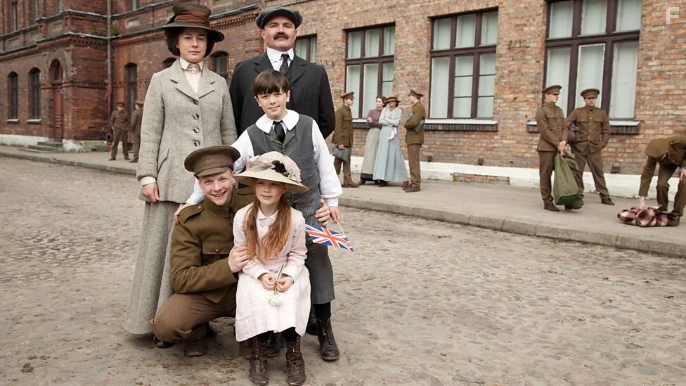 Amanda Drew, Alex Ferns, Patrick Gibson, and Ewelina Zanistowska in The Passing Bells (2014)