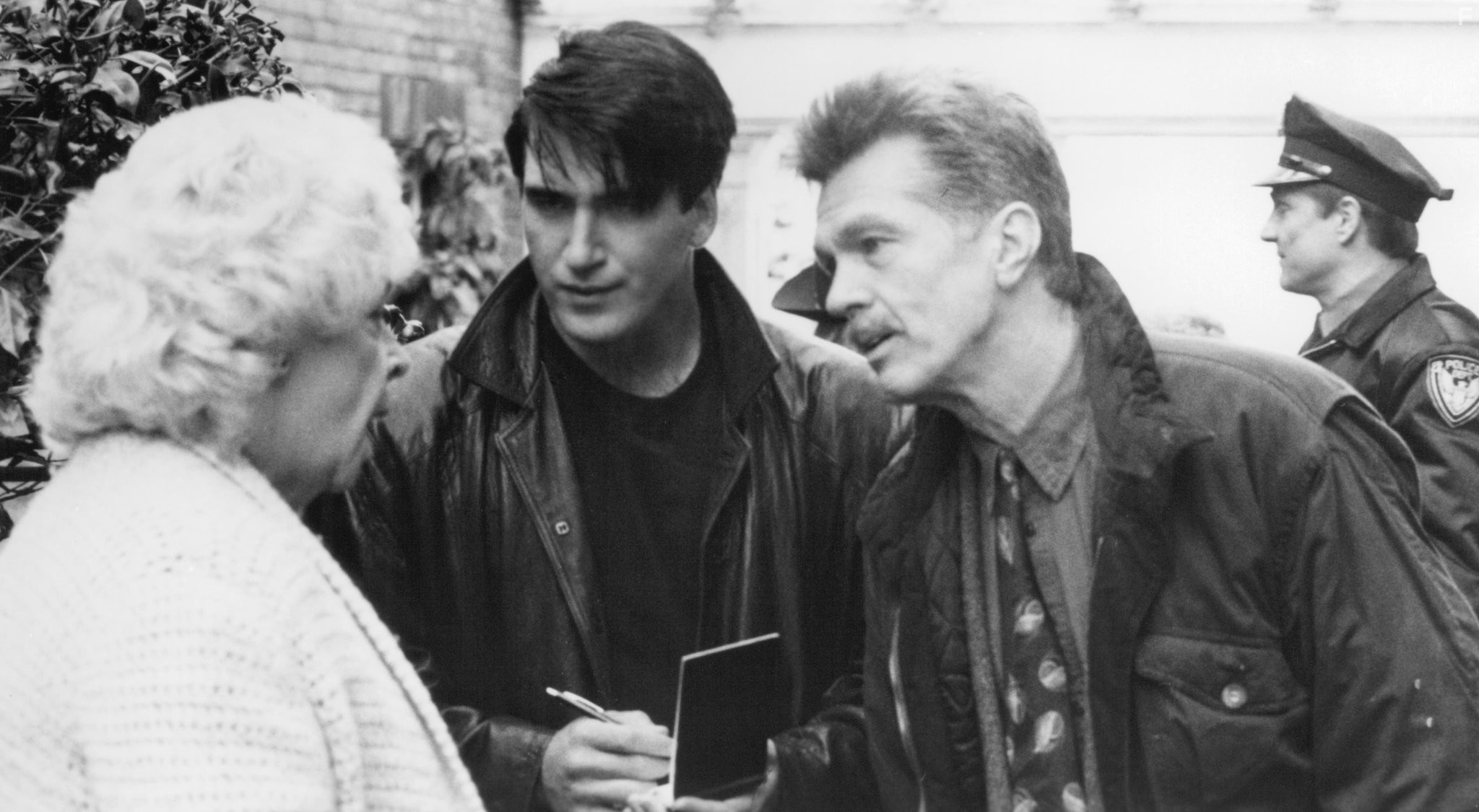 Tom Skerritt and Daniel Baldwin in Ход королевой (1992)