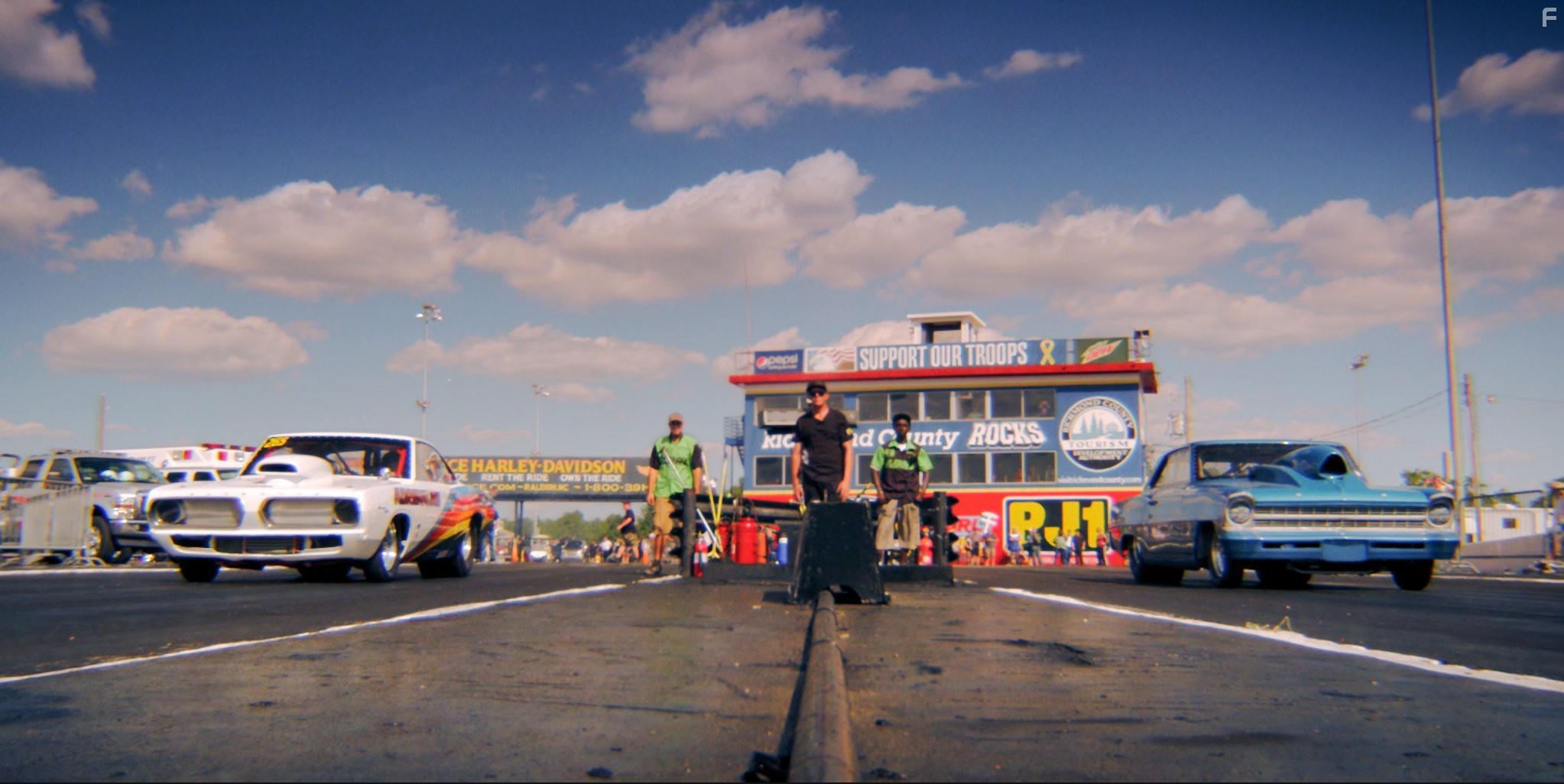 Anthony Reynolds and Michael Rosander in Adrenaline (2015)