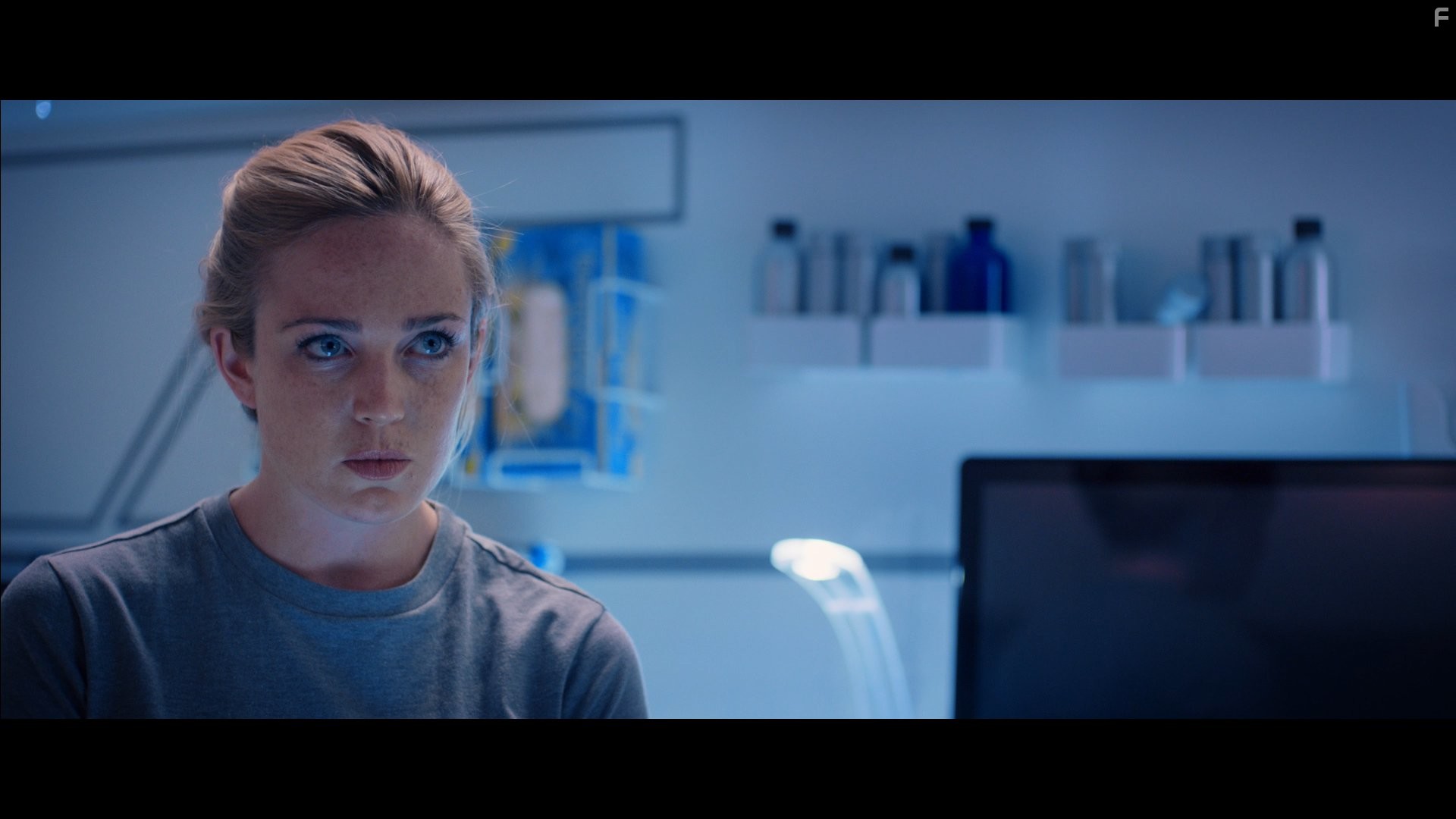 Caity Lotz in 400 дней (2015)