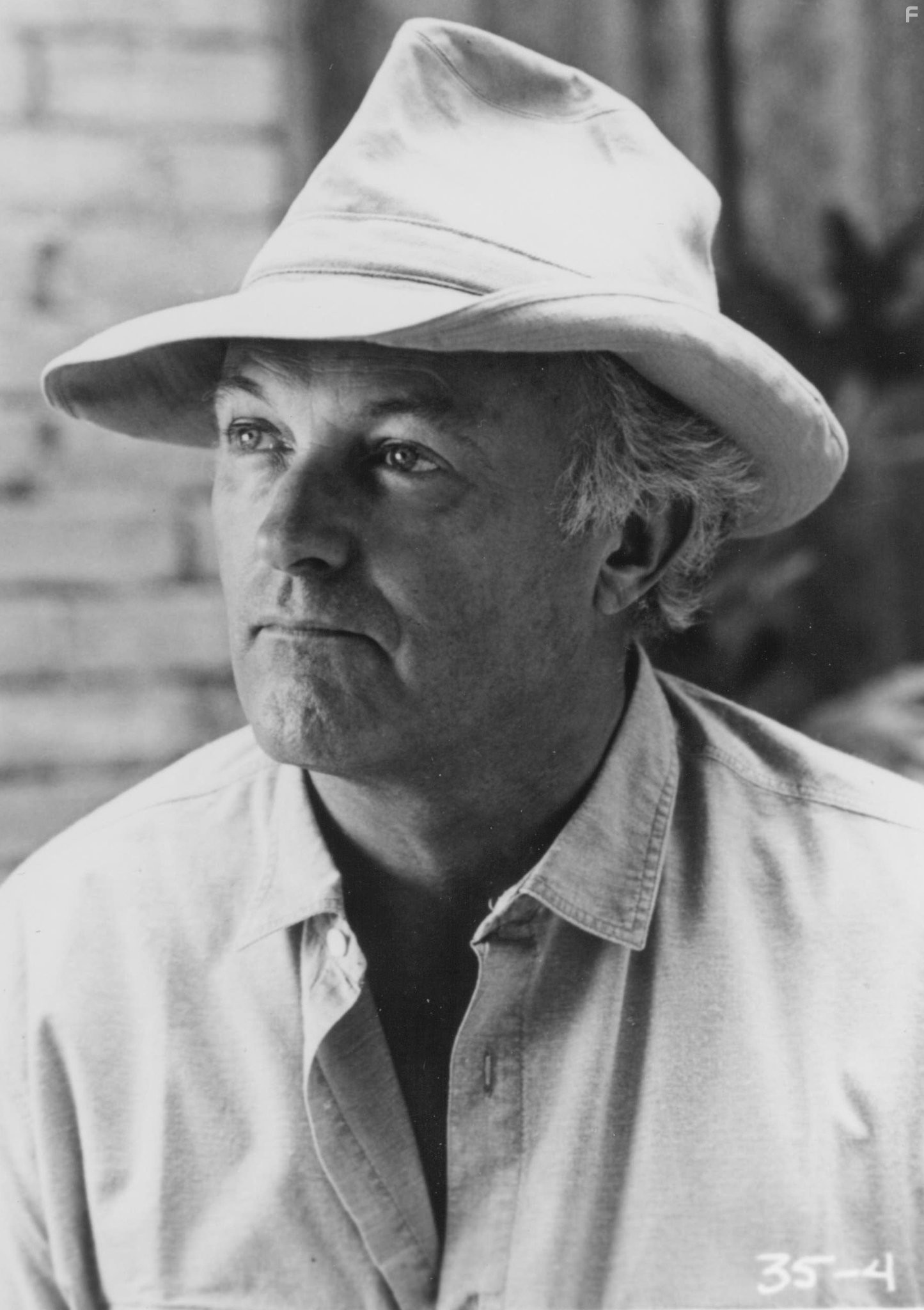 Peter Yates in Дом на Кэрролл-стрит (1988)