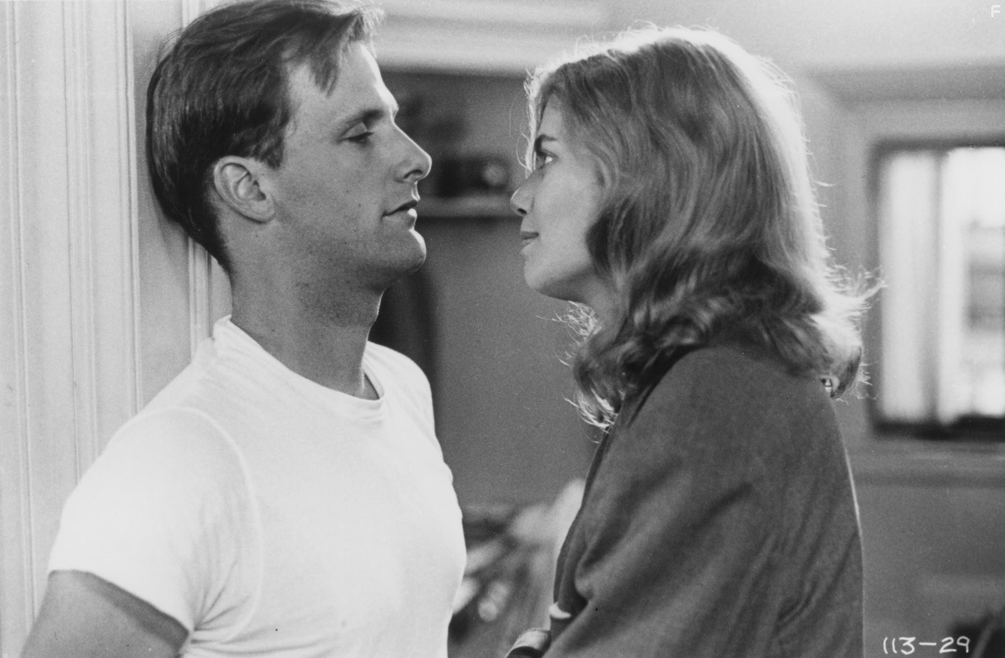 Kelly McGillis and Jeff Daniels in Дом на Кэрролл-стрит (1988)