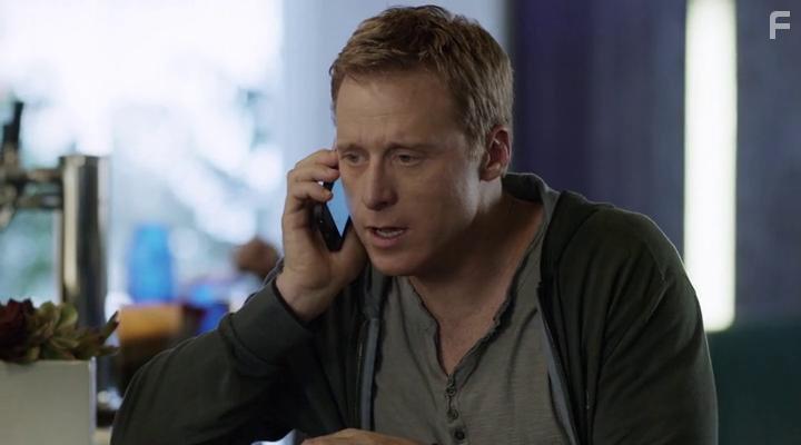 Alan Tudyk in Con Man (2015)