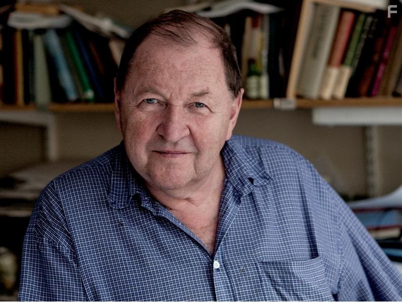 Голубь сидел на ветке, размышляя о бытии (2014)