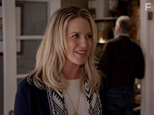 Jessica St. Clair in Yыxоди за меня (2014)