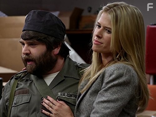 Sarah Wright and John Gemberling in Yыxоди за меня (2014)