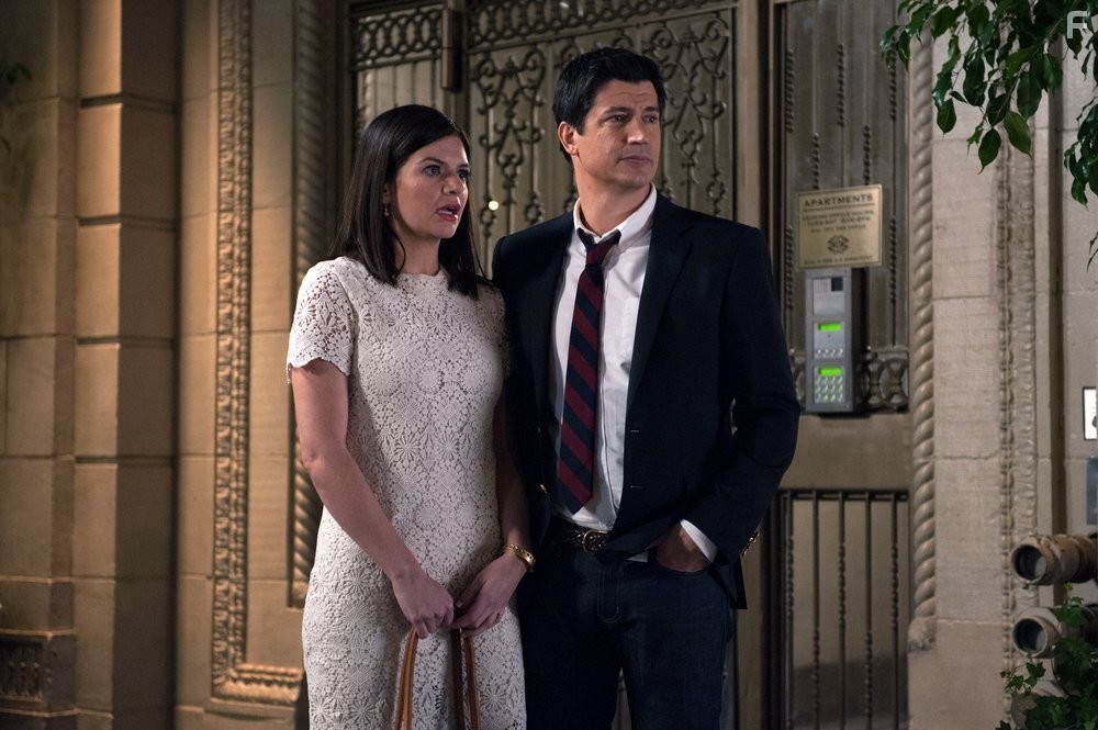 Ken Marino and Casey Wilson in Yыxоди за меня (2014)