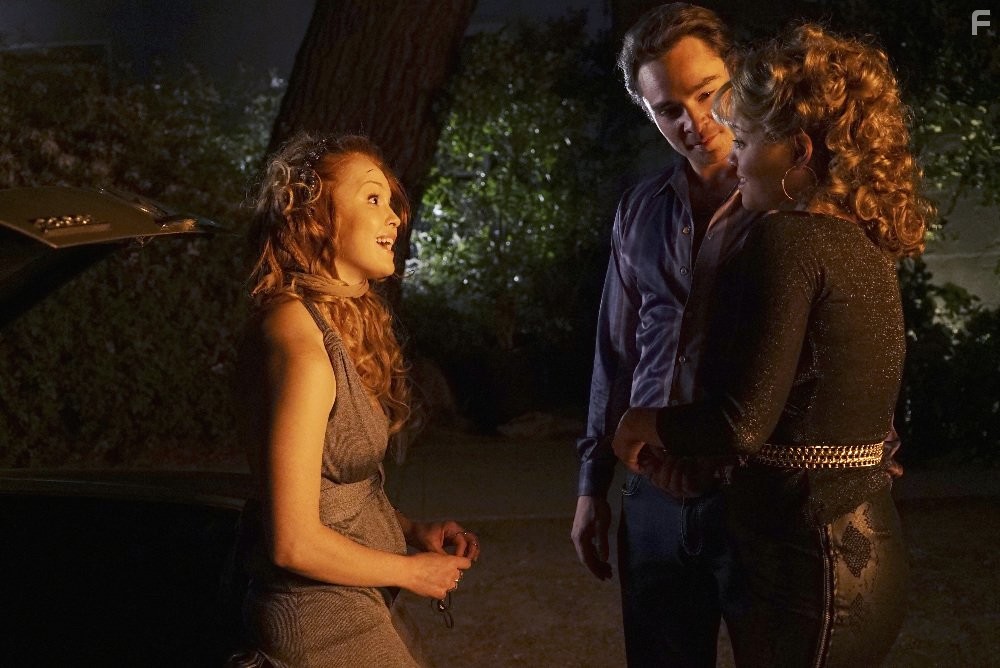 Erika Christensen, Ed Westwick, and Heather Grace Hancock in Злой город (2015)