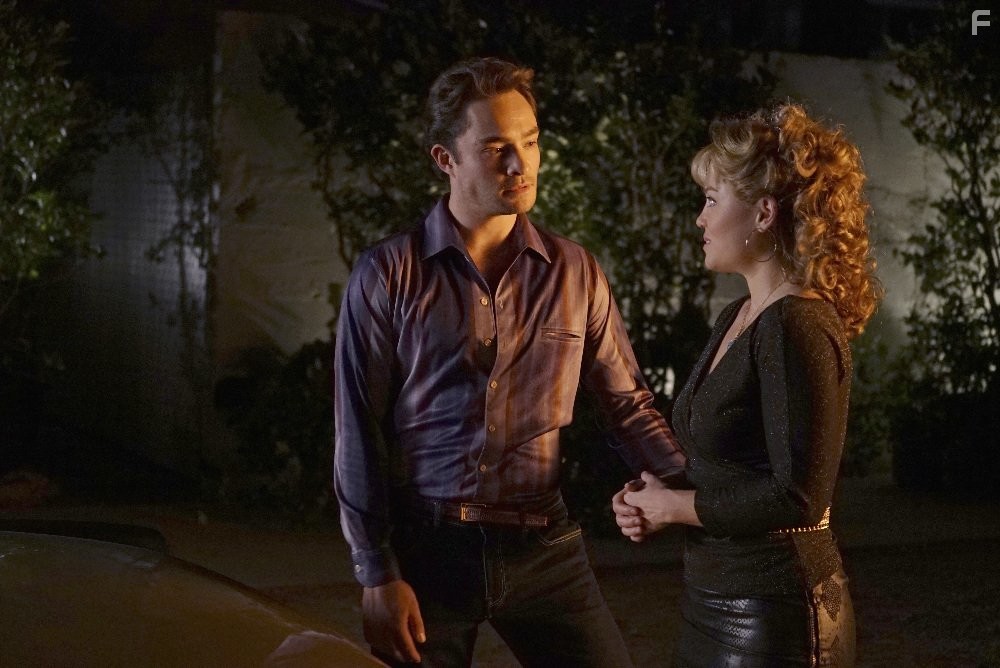 Erika Christensen and Ed Westwick in Злой город (2015)