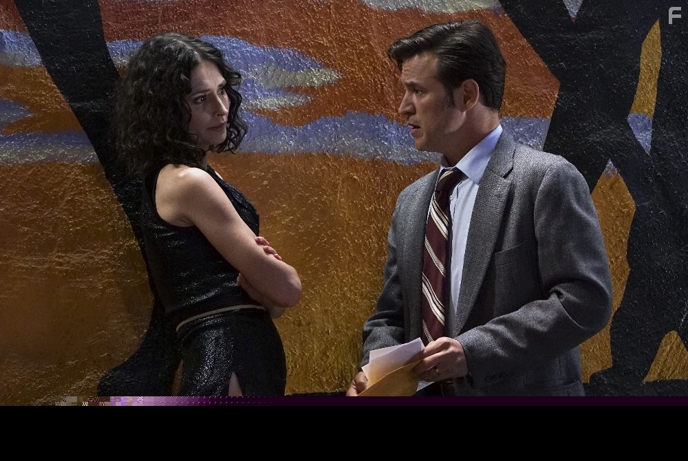 Adam Rothenberg and Karolina Wydra in Злой город (2015)