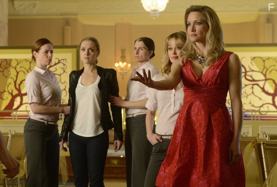 Michelle Nolden, Rachel Skarsten, and Kate Corbett in Зов крови (2010)