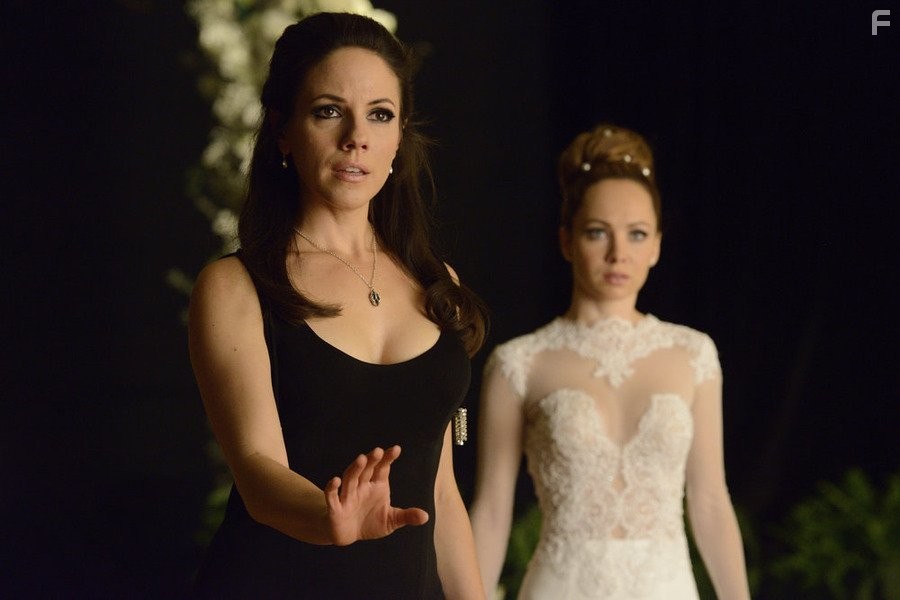 Anna Silk in Зов крови (2010)