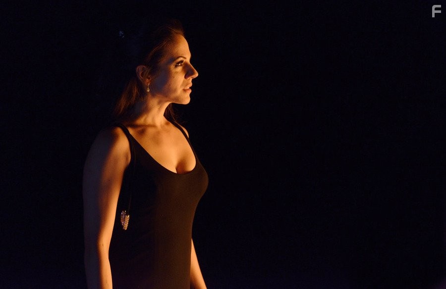 Anna Silk in Зов крови (2010)