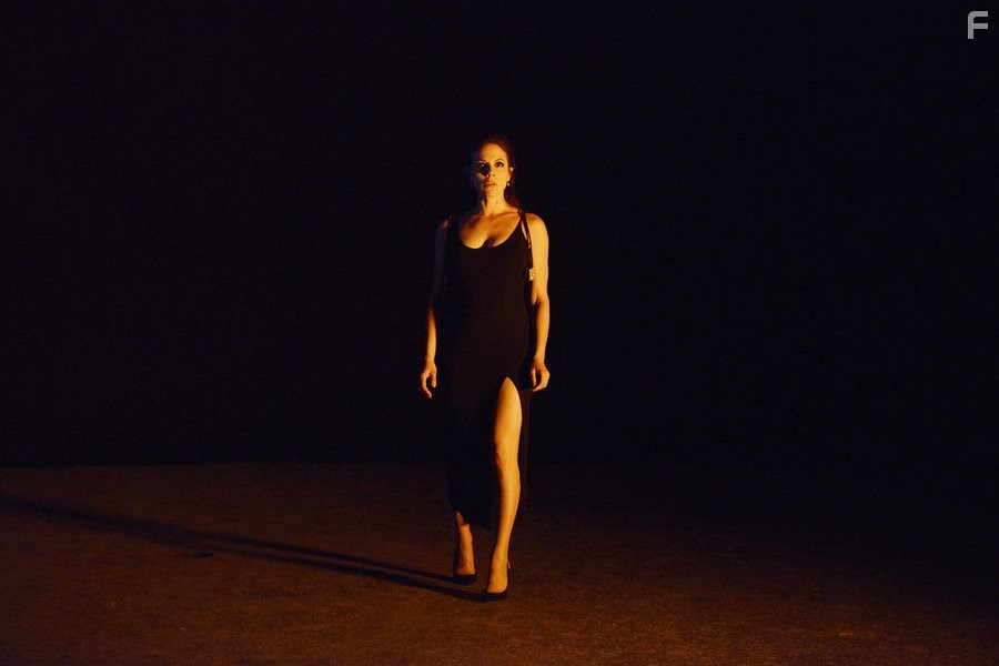 Anna Silk in Зов крови (2010)