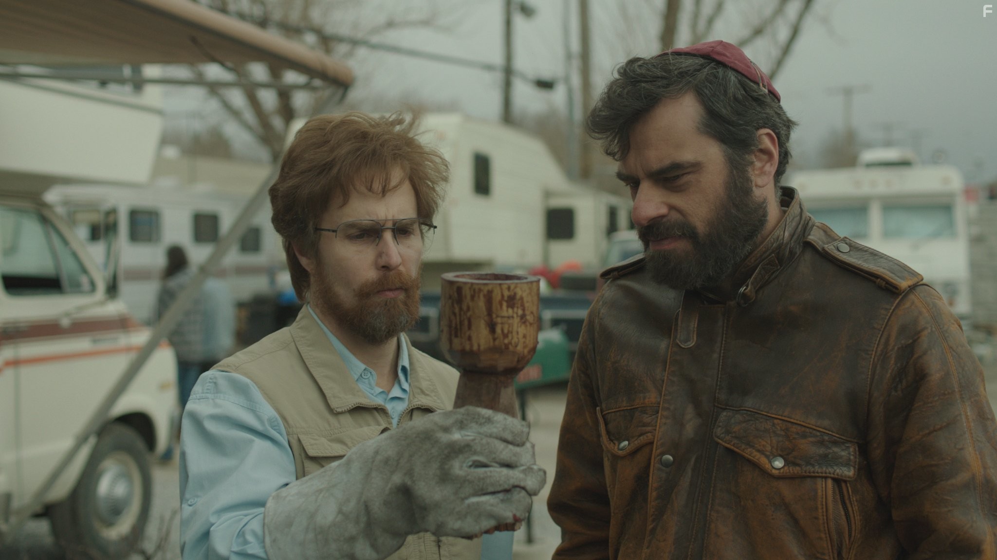 Sam Rockwell and Jemaine Clement in Дон Верден (2015)