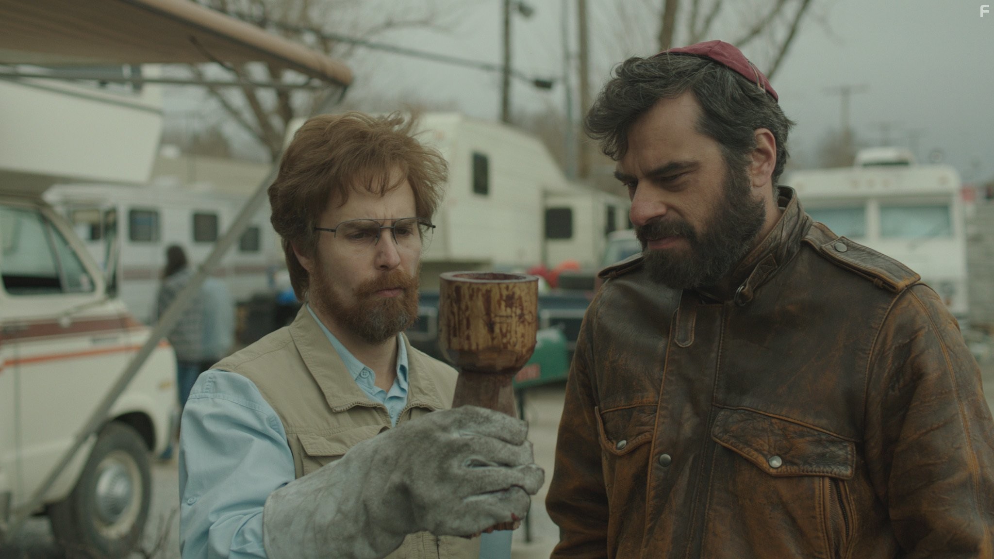 Sam Rockwell and Jemaine Clement in Дон Верден (2015)