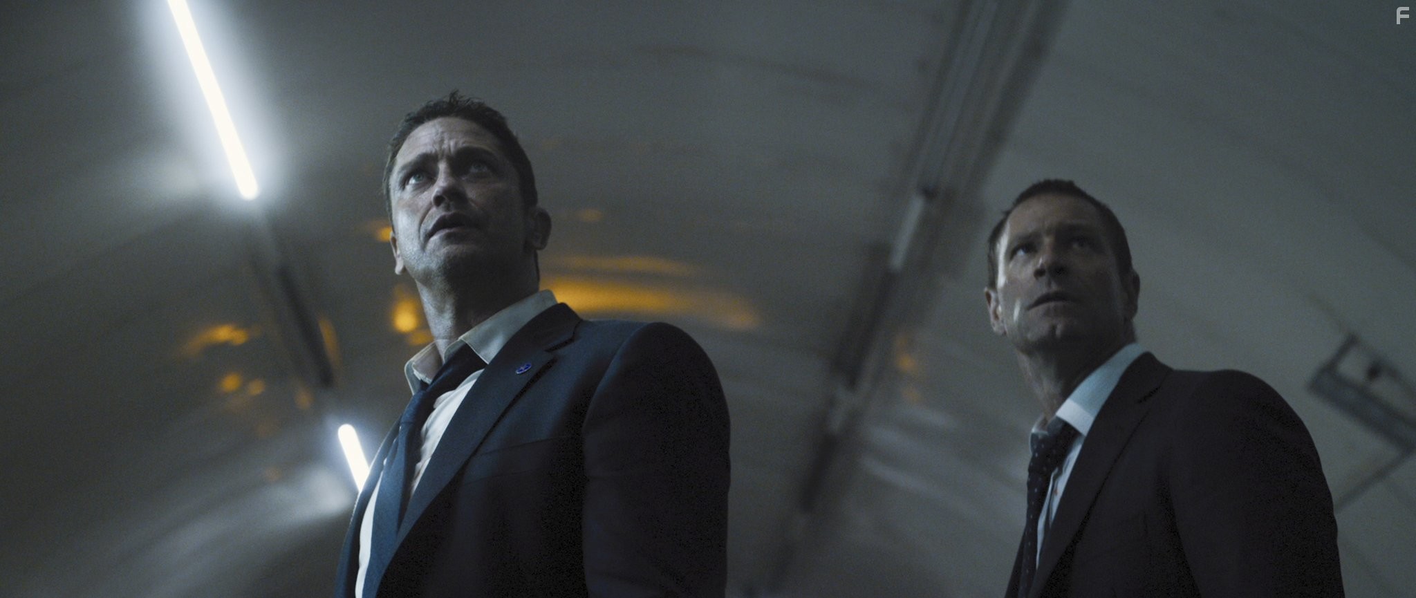 Aaron Eckhart and Gerard Butler in Падение Лондона (2016)