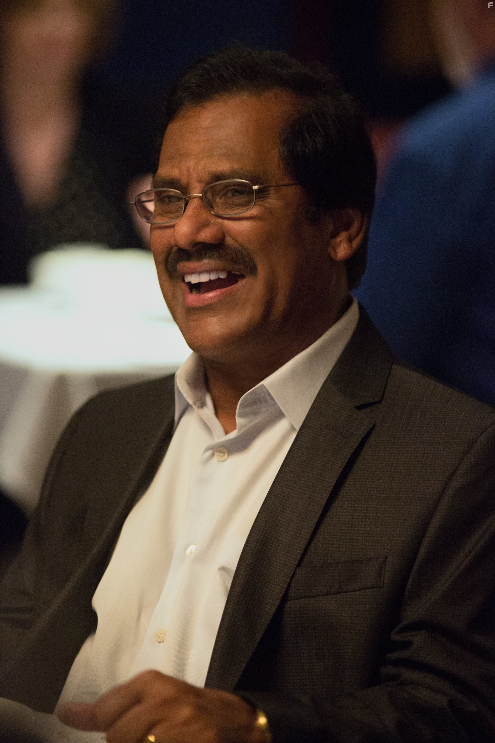 Shoukath Ansari in Мастер не на все руки (2015)