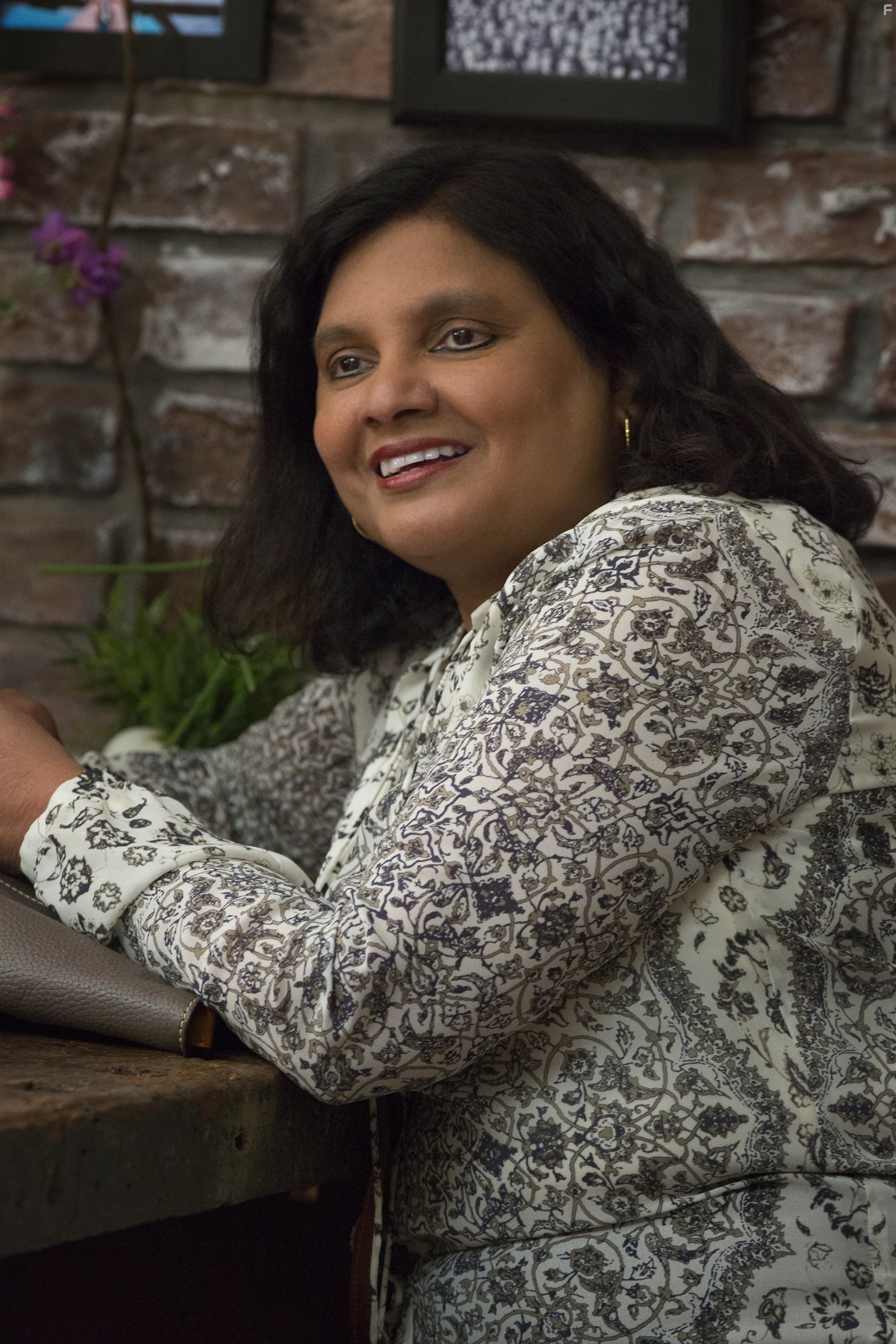 Fatima Ansari in Мастер не на все руки (2015)