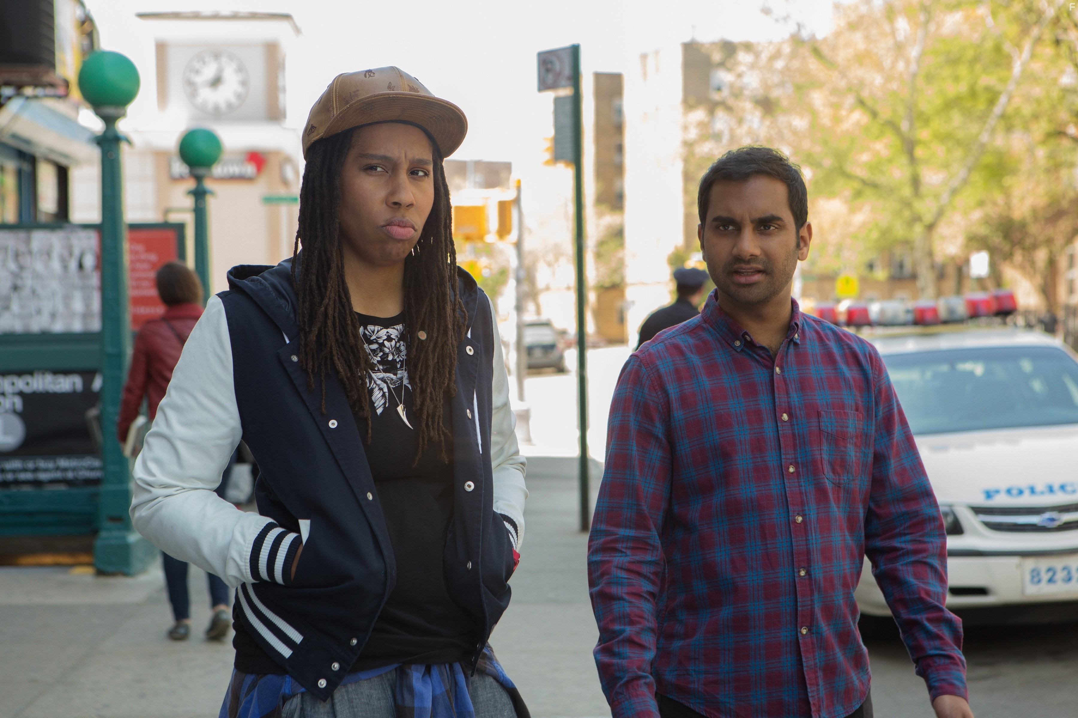Aziz Ansari and Lena Waithe in Мастер не на все руки (2015)