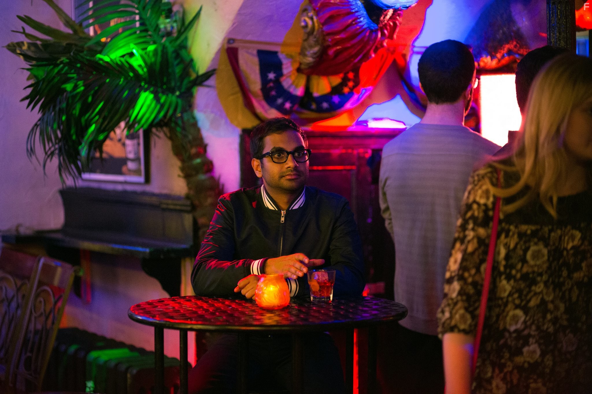 Aziz Ansari in Мастер не на все руки (2015)