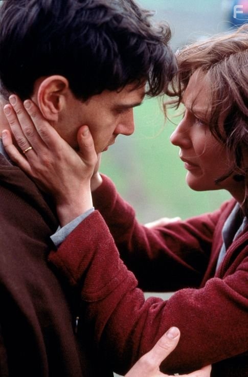 Cate Blanchett and Billy Crudup in Шарлотта Грей (2001)