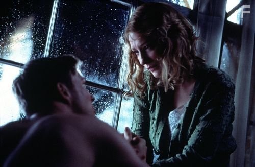 Cate Blanchett and Rupert Penry-Jones in Шарлотта Грей (2001)