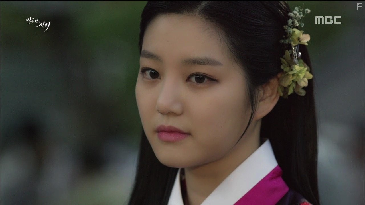 Yoo-Bi Lee in Bameul geotneun seonbi (2015)