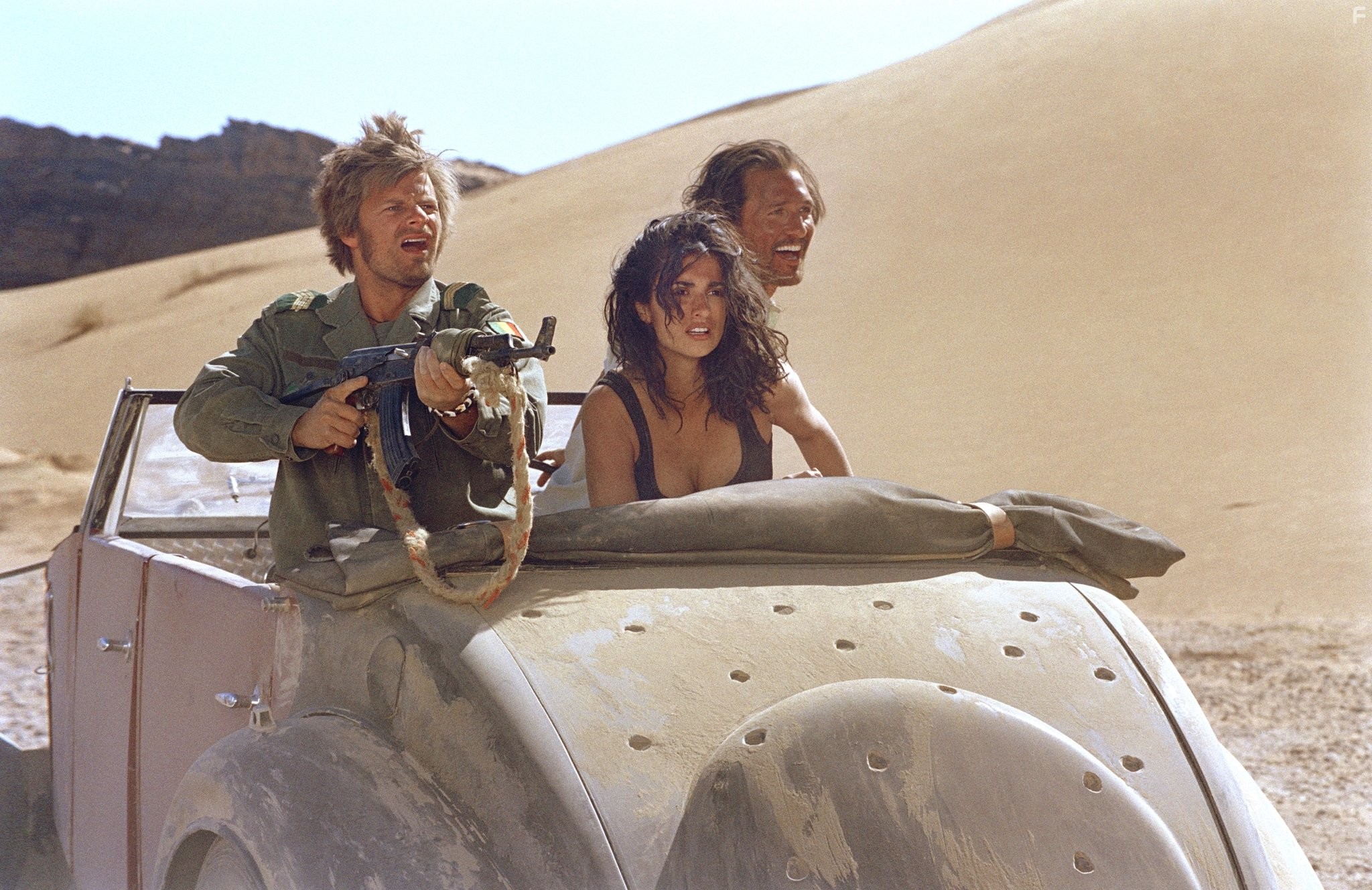 Matthew McConaughey, Steve Zahn, and Pen?lope Cruz in Сахара (2005)