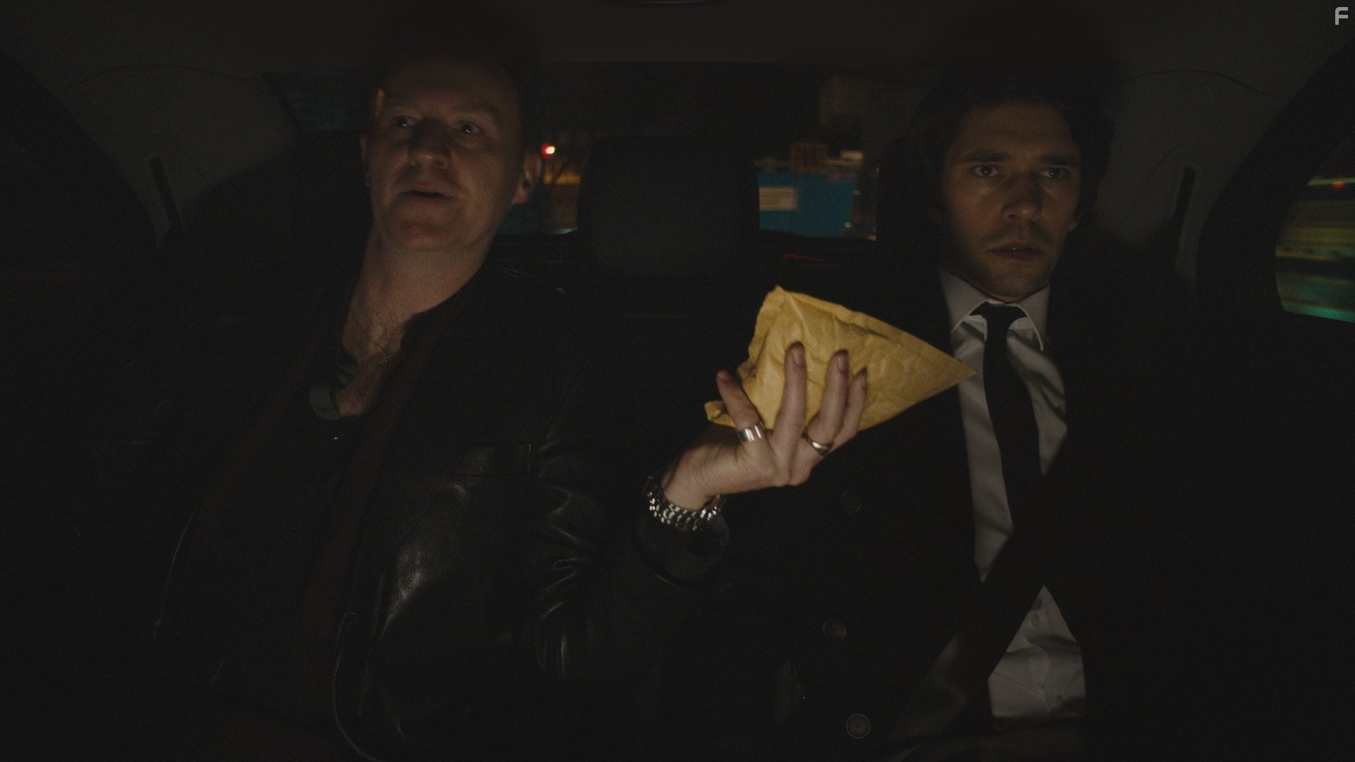 Mark Gatiss and Ben Whishaw in Лондонский шпион (2015)