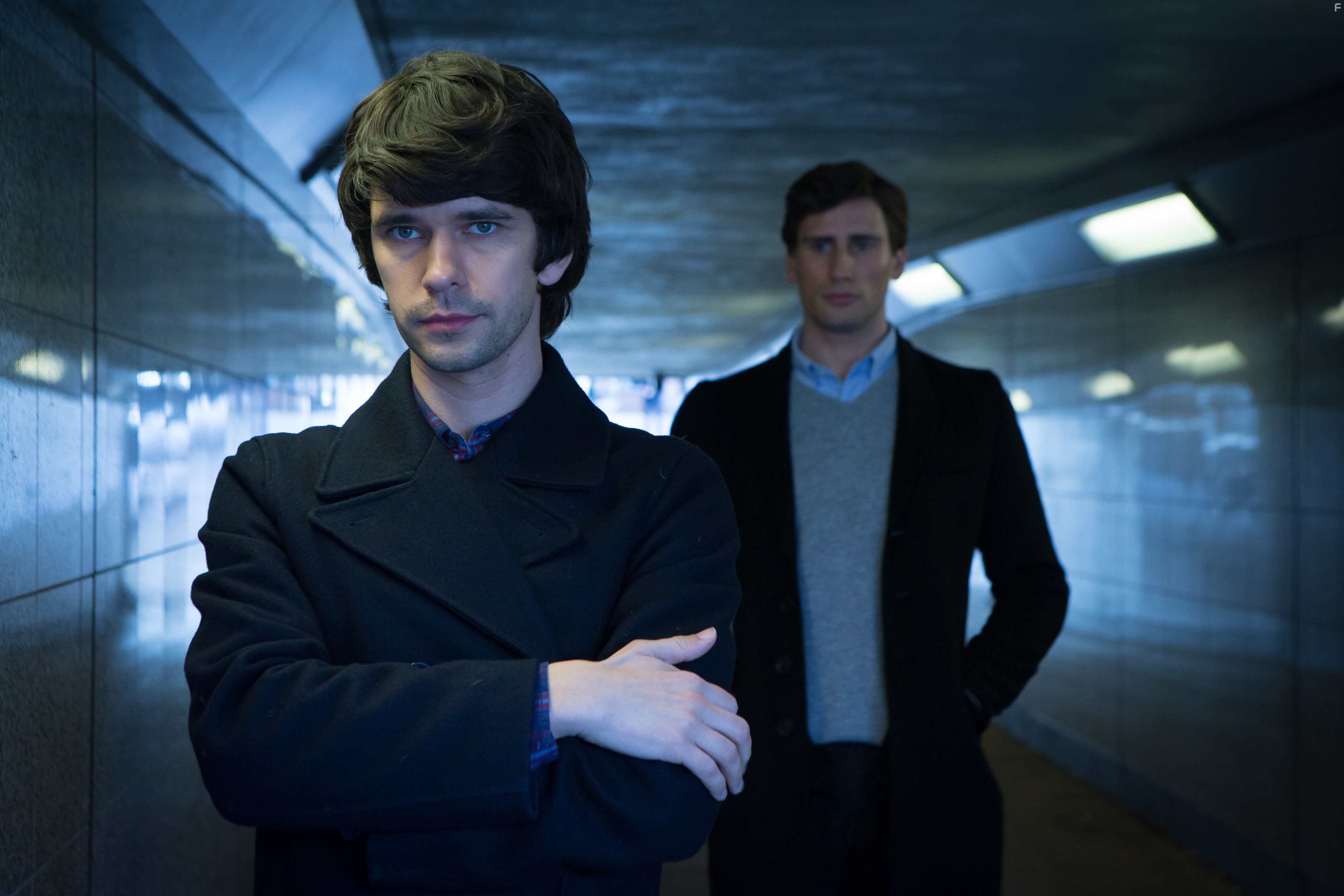 Ben Whishaw and Edward Holcroft in Лондонский шпион (2015)