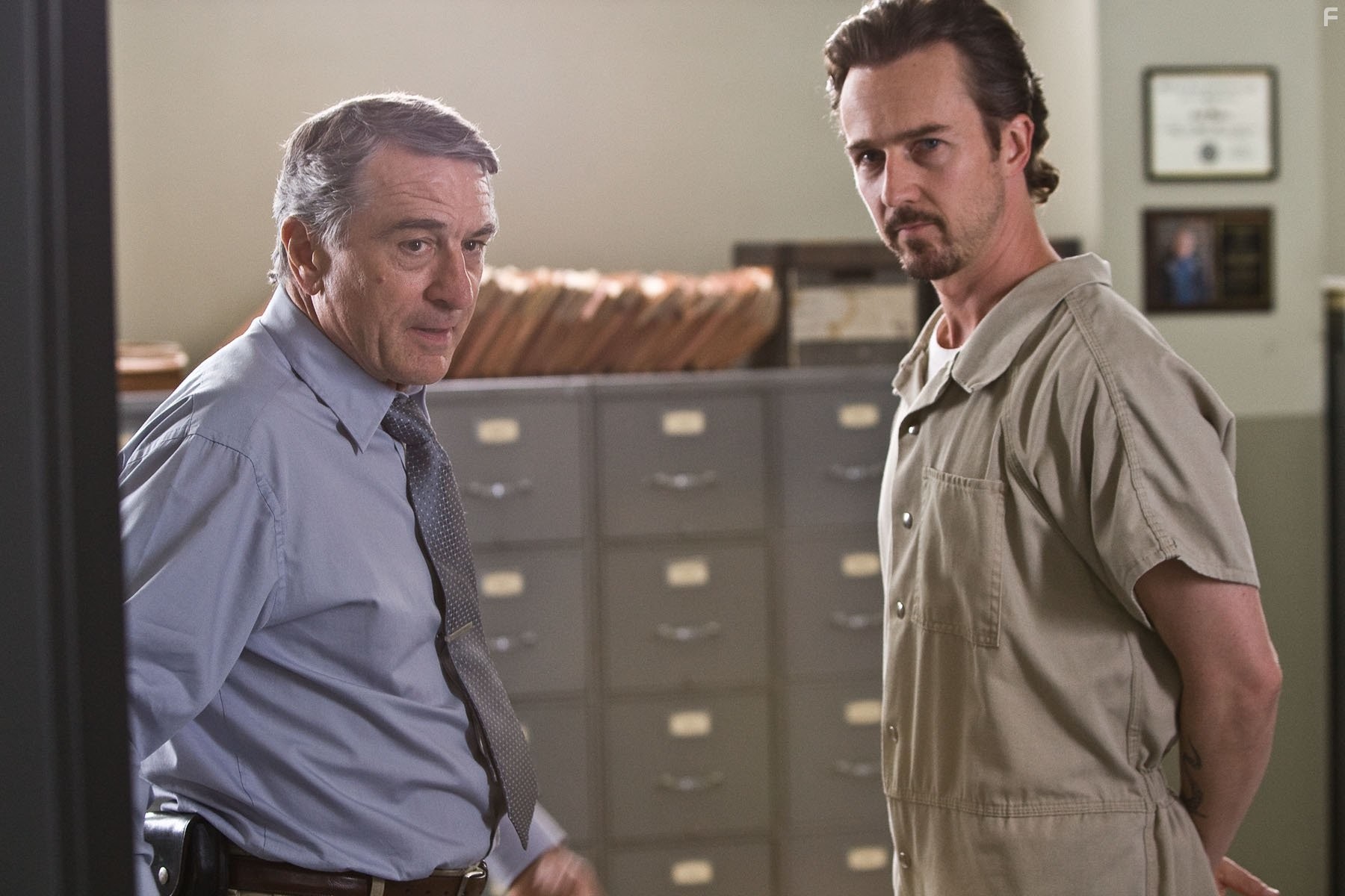 Robert De Niro and Edward Norton in Стоун (2010)