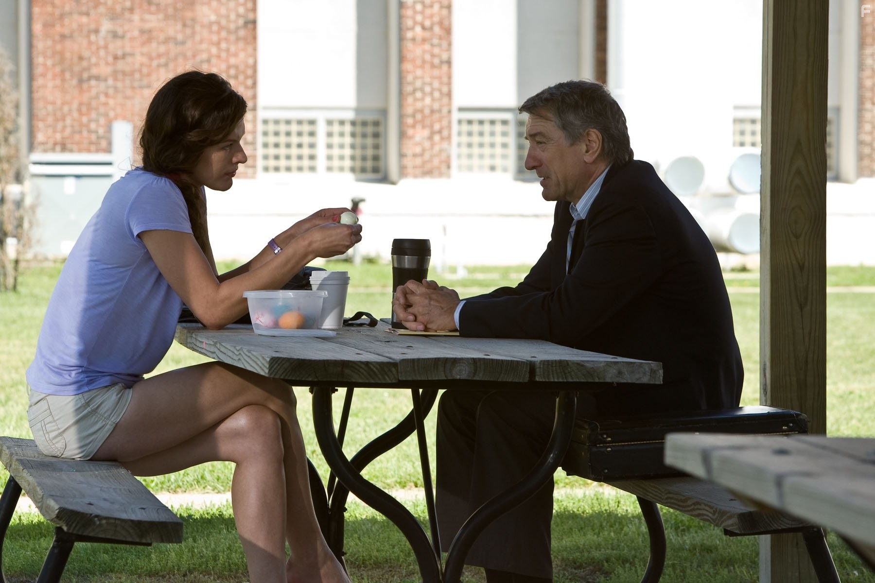Robert De Niro and Milla Jovovich in Стоун (2010)